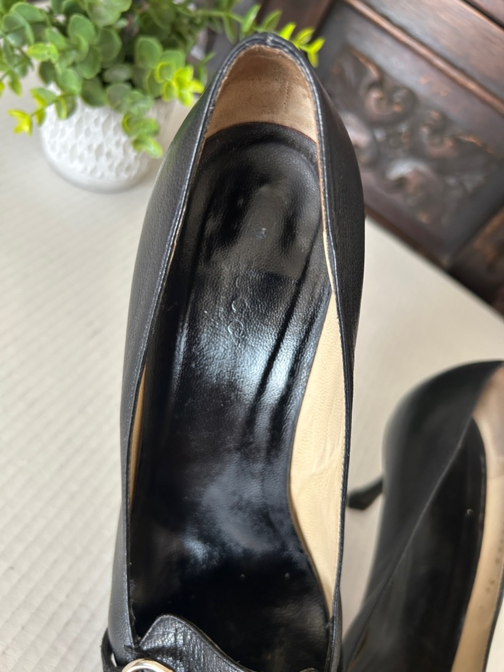 Gucci Black Leather Pointed-Toe Pumps with Silver Horsebit - Picture 10 of 12